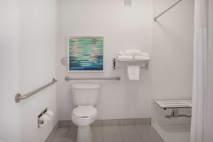 Room 13 of 38