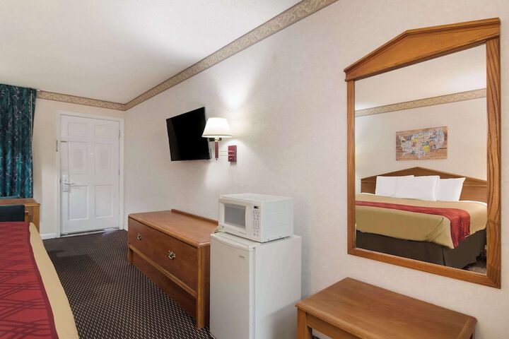 Room 27 of 32