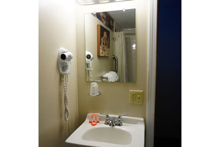 Room 25 of 48