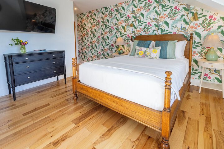 Breakwater Inn