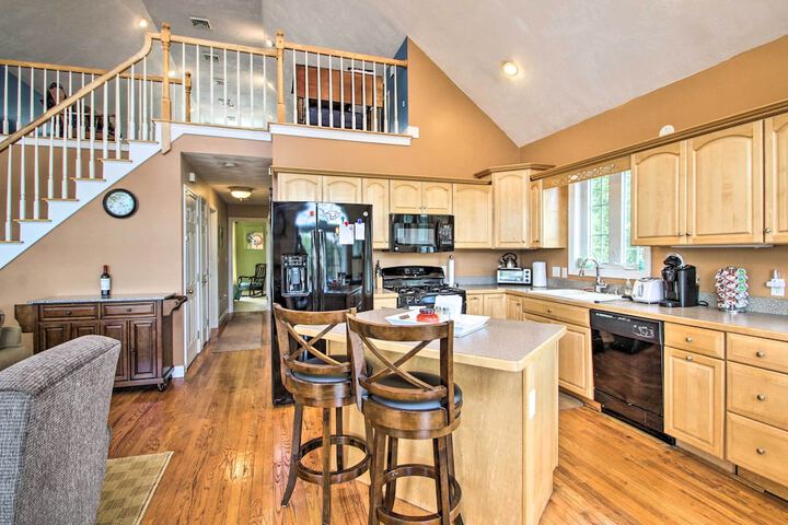 Waterside Haven on Milton Pond w / Deck & Boat Dock