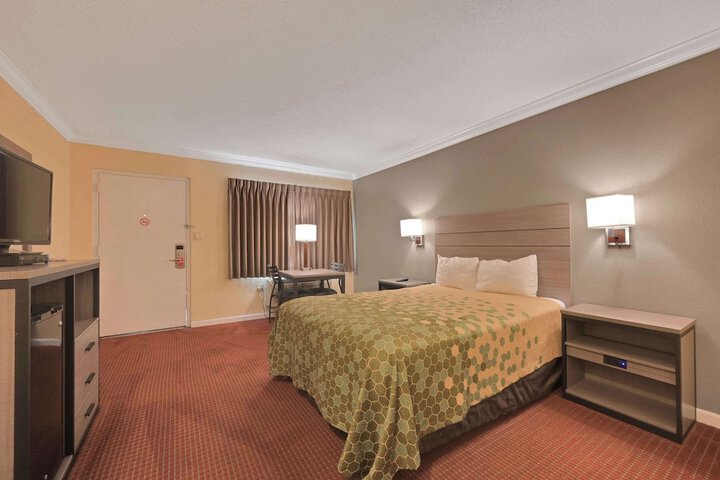 Room 28 of 49