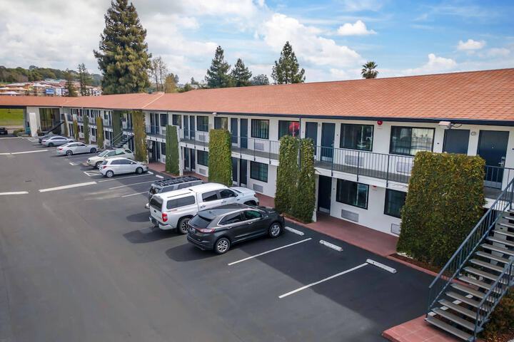 The Sandman Santa Rosa Sonoma an Ascend Collection Hotel