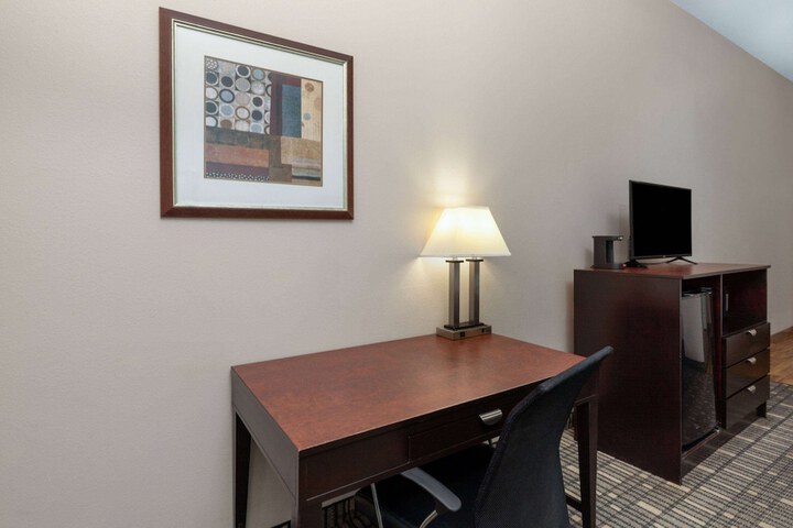 Room 16 of 33
