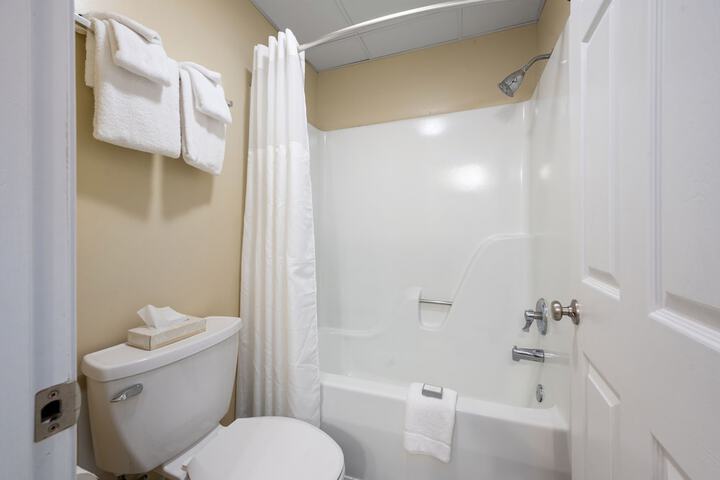 Coastal Palms Inn & Suites