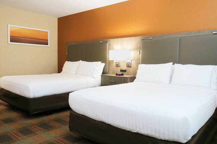 Holiday Inn Express & Suites Elk Grove Central - Hwy 99 by IHG