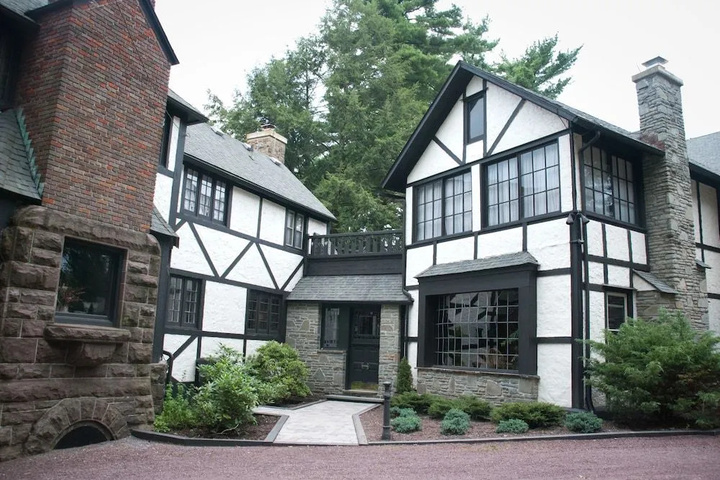 Bischwind Bed and Breakfast of the Poconos