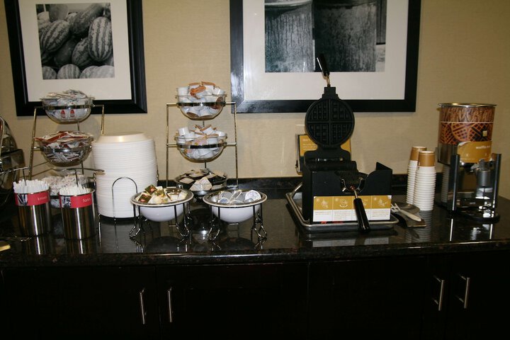 Dining 18 of 22