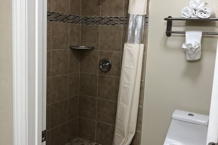 Room 6 of 26