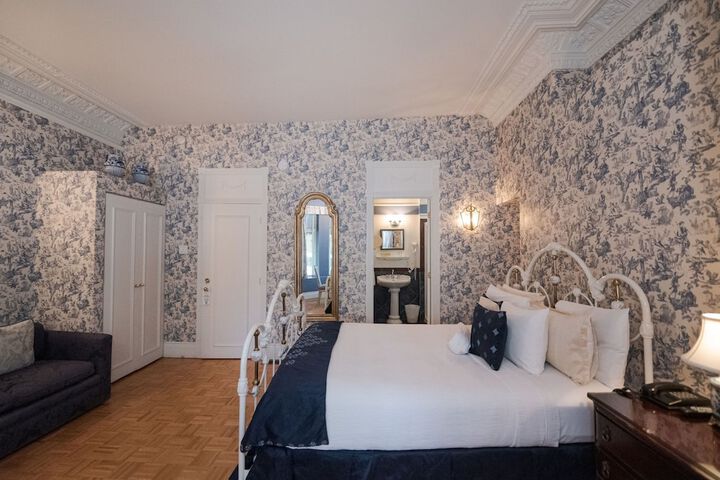Room 43 of 57