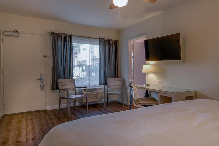 Room 32 of 49