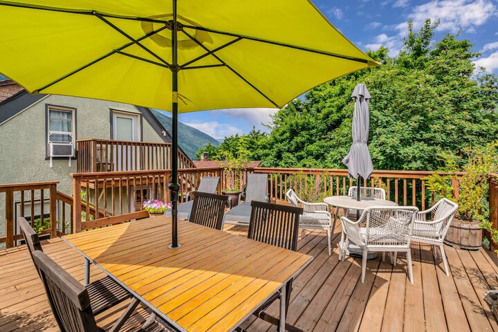 Sundeck 77 of 82