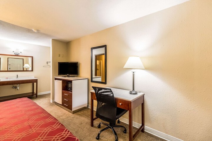 Room 28 of 46