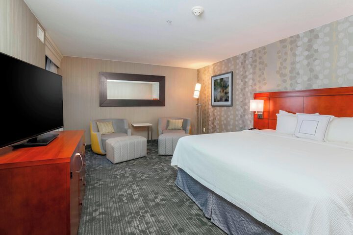 Room 25 of 74