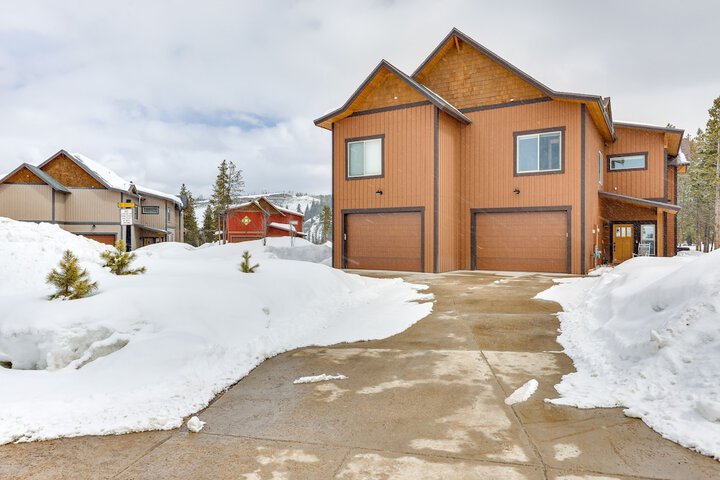 Convenient Fraser Townhome w / Hot Tub Near Hikes!