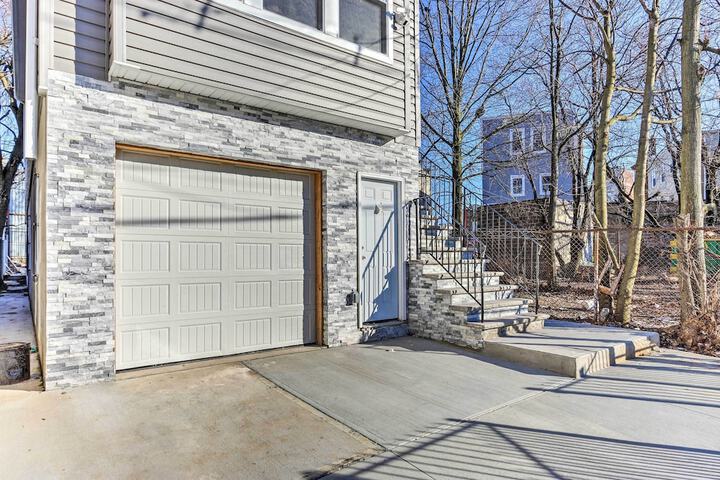Bright Irvington Home 2 Mi to Prudential Center!