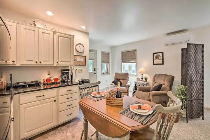 Cozy garden Room in Welsh Mountain Suites!