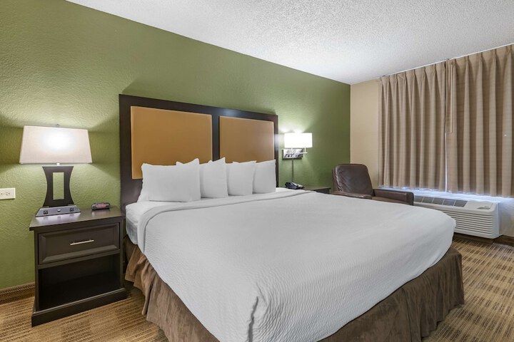 Room 18 of 28
