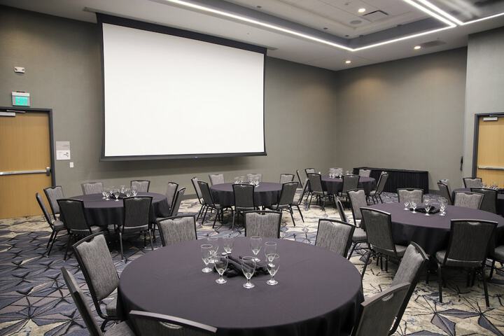 Holiday Inn & Suites Cedar Falls - Waterloo Event Center by IHG