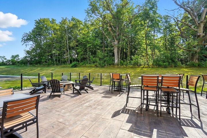 Cobblestone Hotel & Suites-Bellefontaine