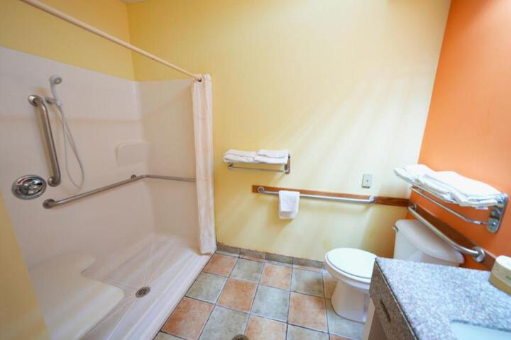 Rock Island Inn & Suites Streator IL
