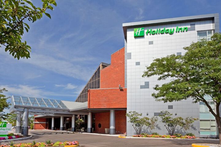Holiday Inn Oakville Centre by IHG