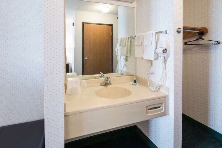 Room 30 of 42