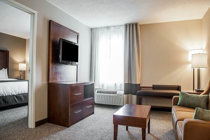 Comfort Suites West Warwick - Providence