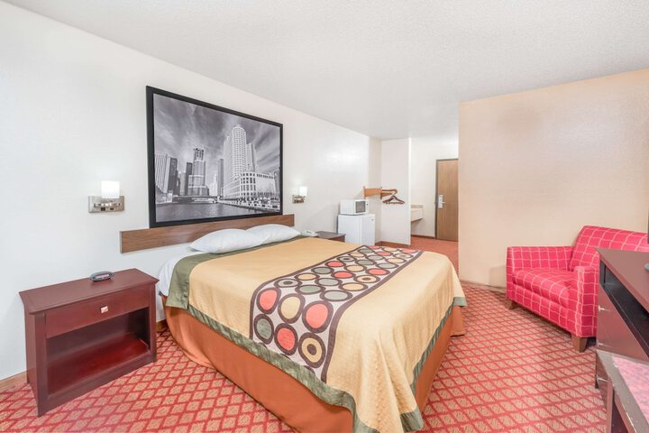 Room 8 of 16