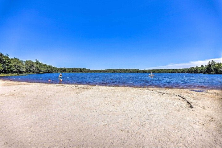 Hike Golf & Explore: Pocono Pines Townhome