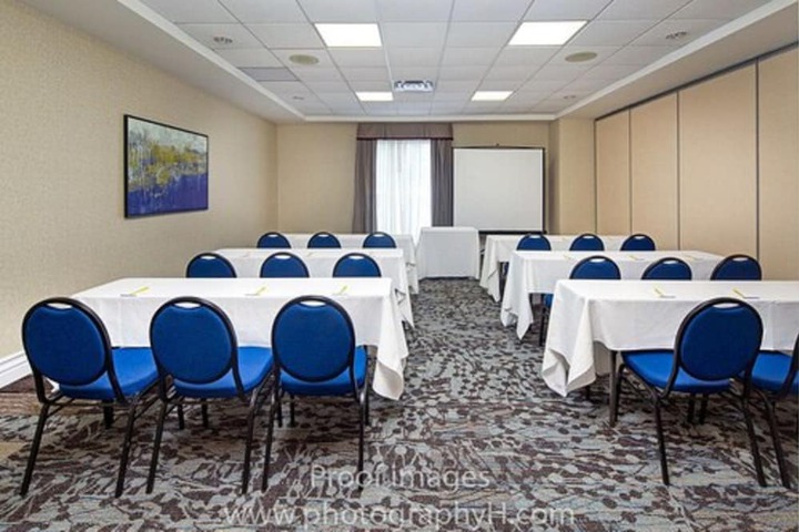Hilton Garden Inn Toronto / Oakville