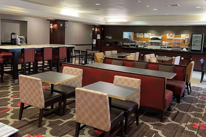 Country Inn & Suites by Radisson Garden City, KS