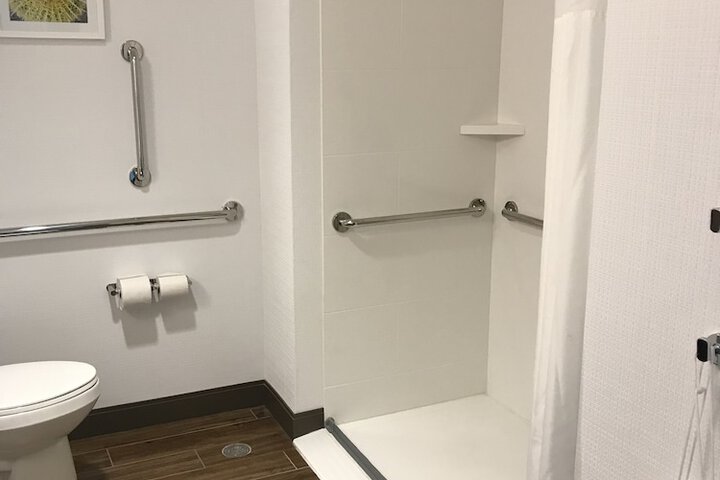 Room 32 of 50