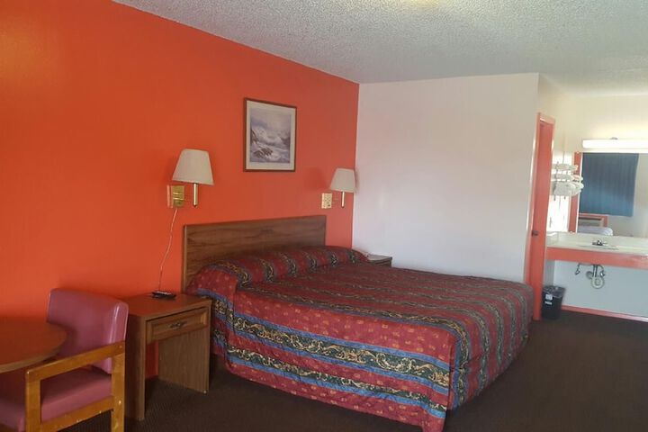 Room 10 of 17