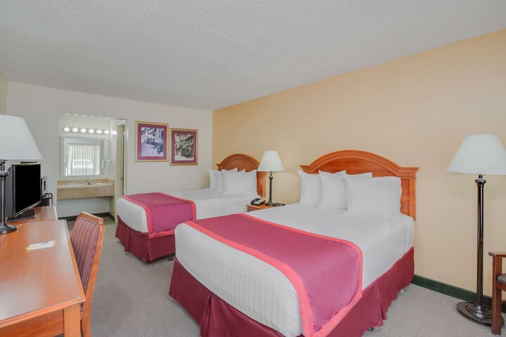 Room 16 of 40