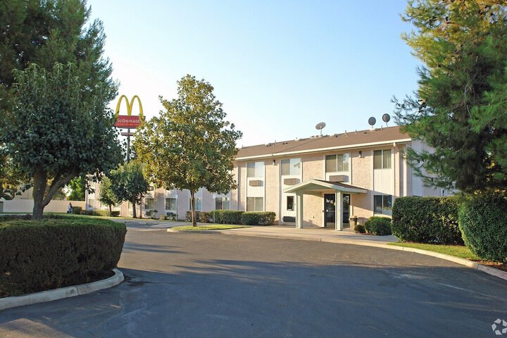 Super 8 by Wyndham Selma / Fresno Area