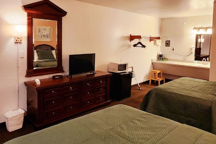 Silver Saddle Motel