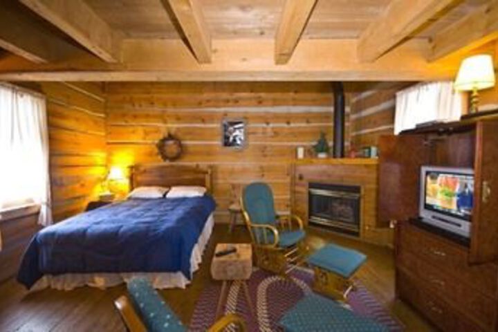 Galena Log Cabin Getaway