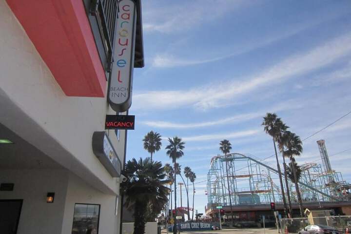 Carousel Beach Inn