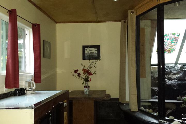 Aloha Crater Lodge