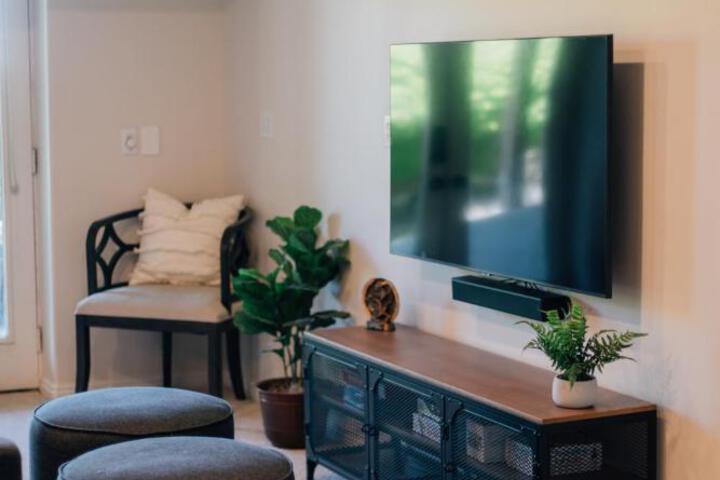 City View Retreat 2 BR 1 B