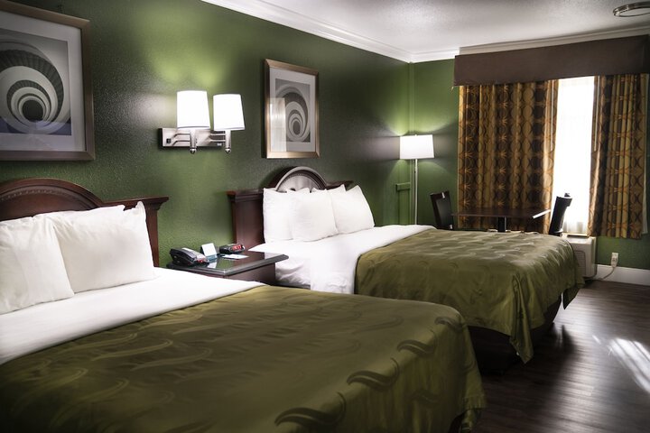 Room 12 of 32