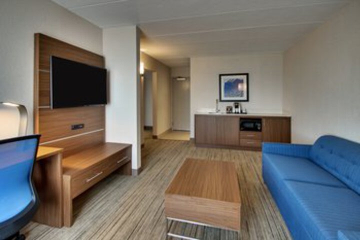 Suite 71 of 164