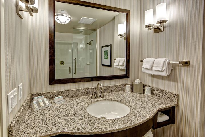 Room 32 of 65