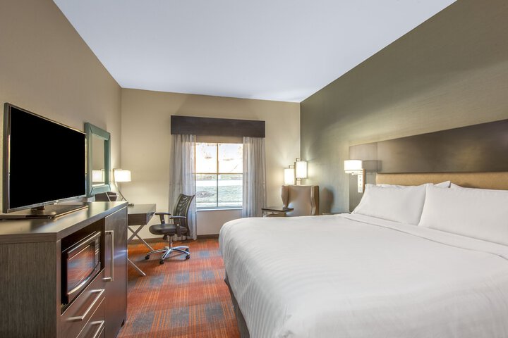Holiday Inn Express & Suites Shawnee-Kansas City West by IHG