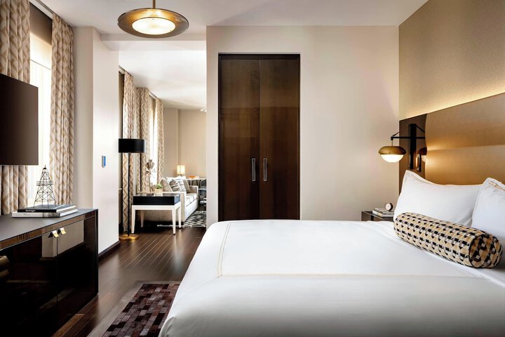 Room 32 of 43
