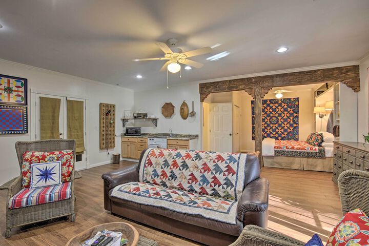 Cozy & Quiet Studio w / Porch Near Scenic Railway!