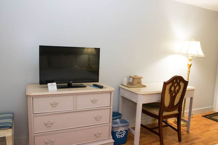 Room 102 of 167