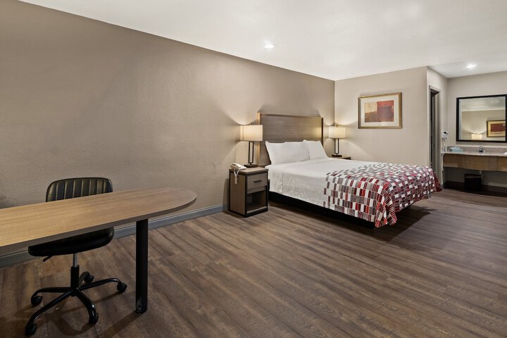 Room 18 of 48
