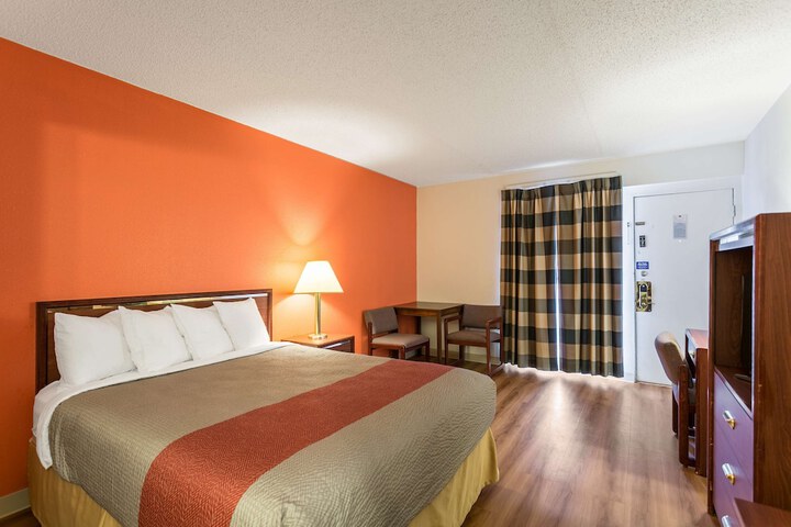 Room 5 of 18